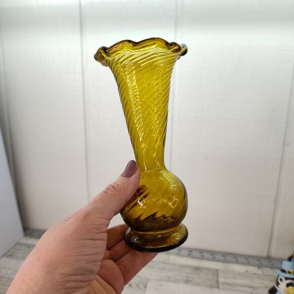 Vintage Hand Blown‎ Amber Glass Bud Vase 6" Tall Ruffle Fluted Lip Swirl - Picture 1 of 13